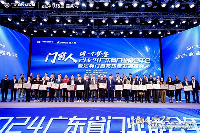 双奖齐揽 | 汇泰龙荣膺「高质量发展领军企业」