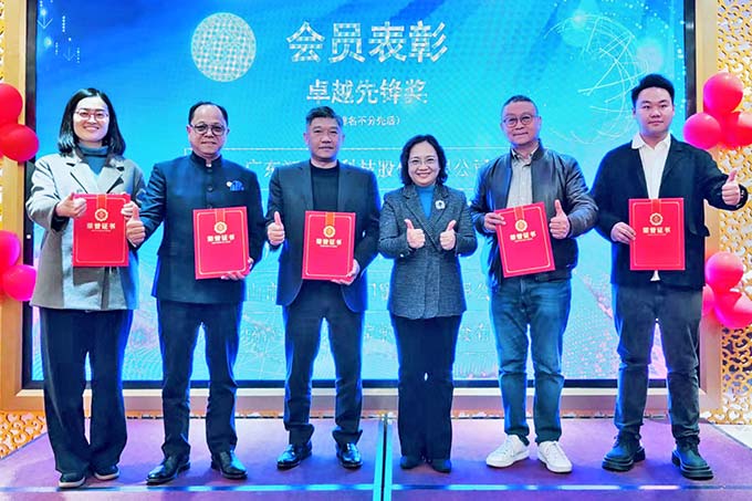 双喜临门丨汇泰龙荣获「卓越先锋奖」